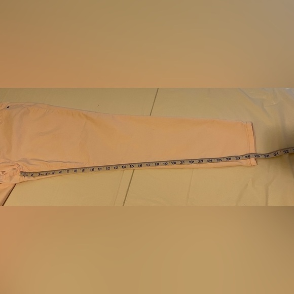 Sleek Pink Skinny Jeans for a Modern Look - Picture 3 of 4